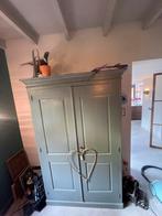 Oude kast in olijfgroen, Ophalen