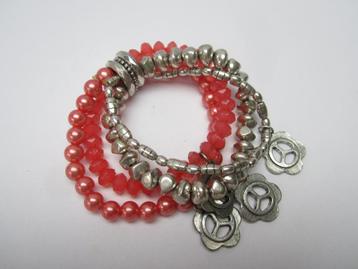 4 strengen armband met metalen en plastic kralen. beschikbaar voor biedingen