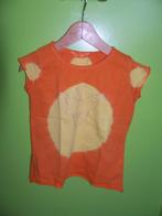 Oranje/geel t-shirt, met vlinder, maat 98/104., Ophalen of Verzenden, Gebruikt, Meisje, Shirt of Longsleeve