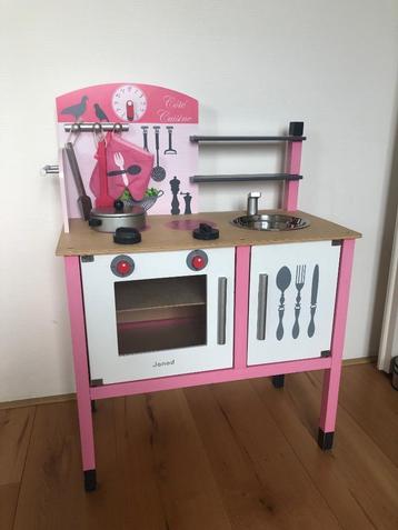 Speelkeukentje beschikbaar voor biedingen
