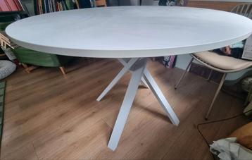 Ronde witte Ikea tafel, 120cm. beschikbaar voor biedingen