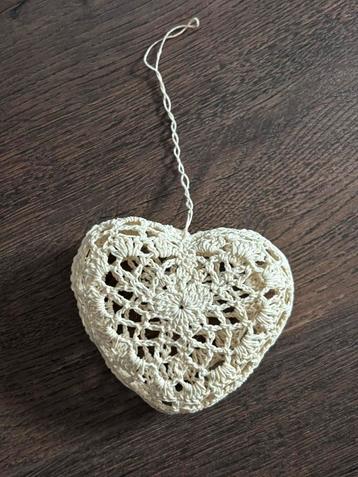 Gehaakte hart ornament beschikbaar voor biedingen
