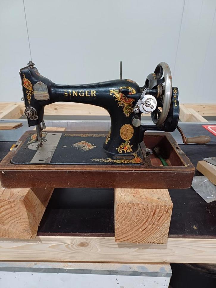 Antieke naaimachines - Singer & Husqvarna, Antiek en Kunst, Antiek | Naaimachines, Ophalen