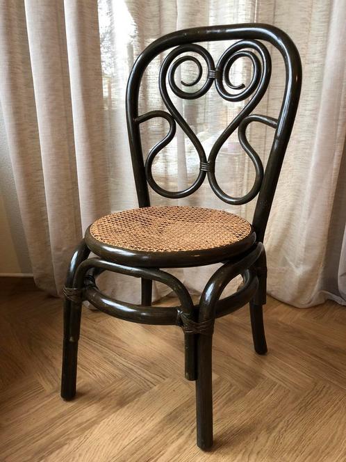 Sierlijke Thonet stoel van manou met webbing zitting, Antiek en Kunst, Antiek | Meubels | Stoelen en Banken, Ophalen