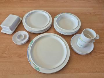 Kampeer servies beschikbaar voor biedingen