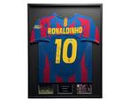 Ronaldinho FC Barcelona 05/06 gesigneerd ingelijst shirt, Verzamelen, Sportartikelen en Voetbal, Buitenlandse clubs, Soccersignings.nl