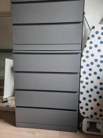 Grijze Malm ladekast van Ikea beschikbaar voor biedingen