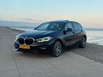 BMW 1-Serie 118i 140pk Aut 2020 Zwart, Auto's, 15 km/l, 1295 kg, Zwart, Bruin