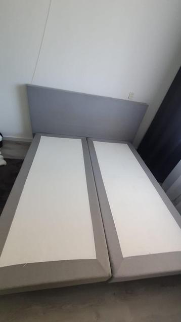Tweepersoonsbed beschikbaar voor biedingen
