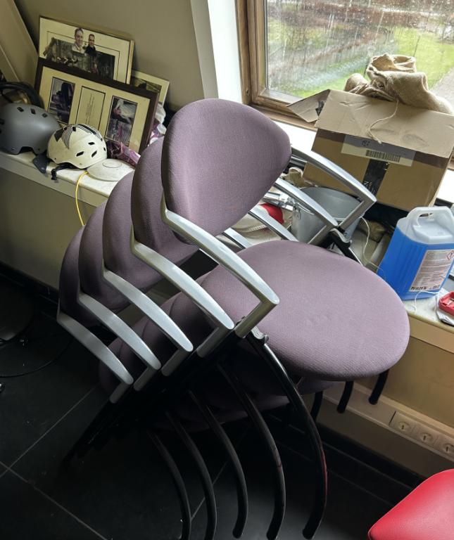 Paarse kantoorstoel, Ophalen, Zo goed als nieuw, Paars, Bureaustoel