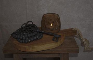 Candle & Key Set met Ovalen Plank beschikbaar voor biedingen