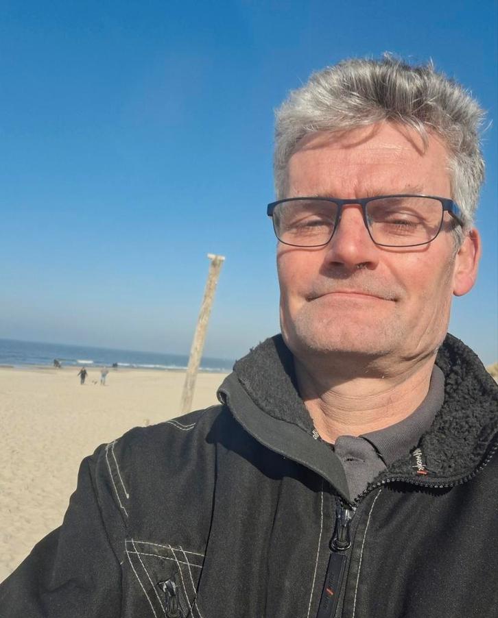 Simon, Contacten en Berichten, Man zoekt Vrouw