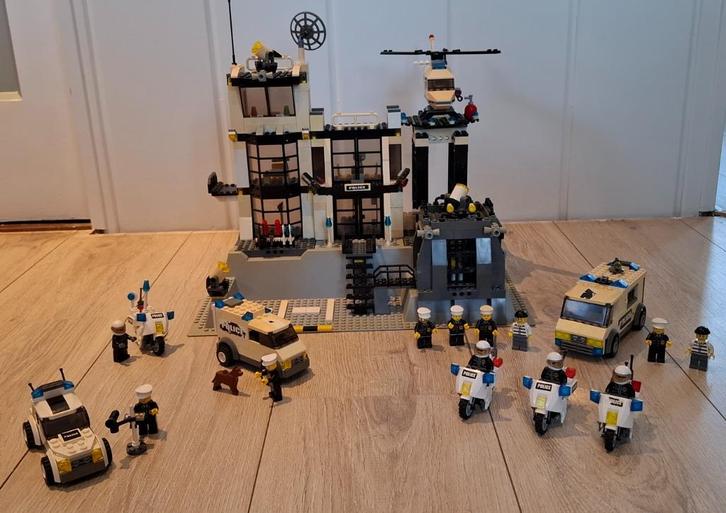 Lego City 7237 Politiebureau + 7245 + 7236 + 3x 7235, Kinderen en Baby's, Speelgoed | Duplo en Lego, Zo goed als nieuw, Lego, Complete set