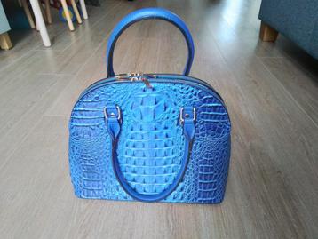 Handtas blauw beschikbaar voor biedingen