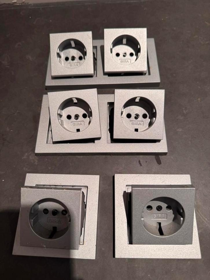 Te koop: 8 GIRA stopcontacten. Grijs., Doe-het-zelf en Verbouw, Elektra en Kabels, Gebruikt, Stopcontact, Ophalen of Verzenden