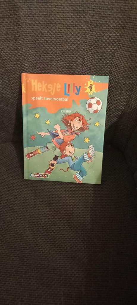 Heksje Lilly speelt tovervoetbal - Prentenboek, Boeken, Prentenboeken en Plaatjesalbums, Gelezen, Prentenboek, Ophalen of Verzenden