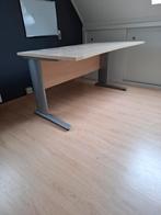 Bureau reeds gedemonteerd, Ophalen, Bureau