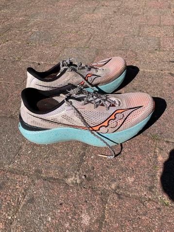 Saucony Endorphin PRO 3 beschikbaar voor biedingen