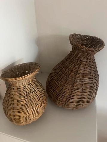 2 rotan vazen van Aura Peeperkorn beschikbaar voor biedingen