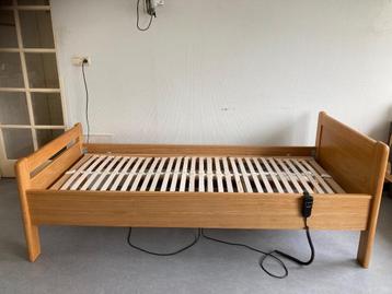 Senioren bed 90cm 200cm elektrisch - 20 euro beschikbaar voor biedingen
