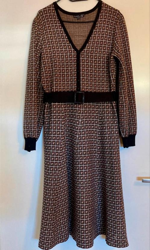 TE KOOP: super mooie jurk Smashed Lemon 14, Kleding | Dames, Jurken, Zo goed als nieuw, Maat 42/44 (L), Bruin, Knielengte, Ophalen of Verzenden