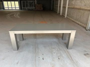 Diverse Eet tafel woonkamer keuken in doos beschikbaar voor biedingen