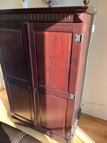 GRATIS Computer of opbergkast koloniaal beschikbaar voor biedingen
