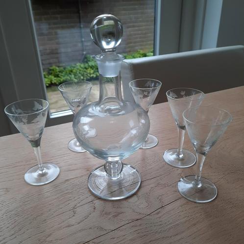 Brocante karaf met 5 borrelglaasjes geetst, Verzamelen, Glas en Borrelglaasjes, Zo goed als nieuw, Ophalen