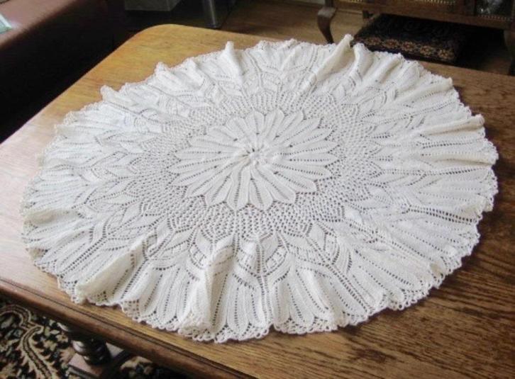 UNIEK MOOI MET FIJNE STEEK GEBREID ROND KLEEDJE ,, Antiek en Kunst, Curiosa en Brocante, Ophalen of Verzenden