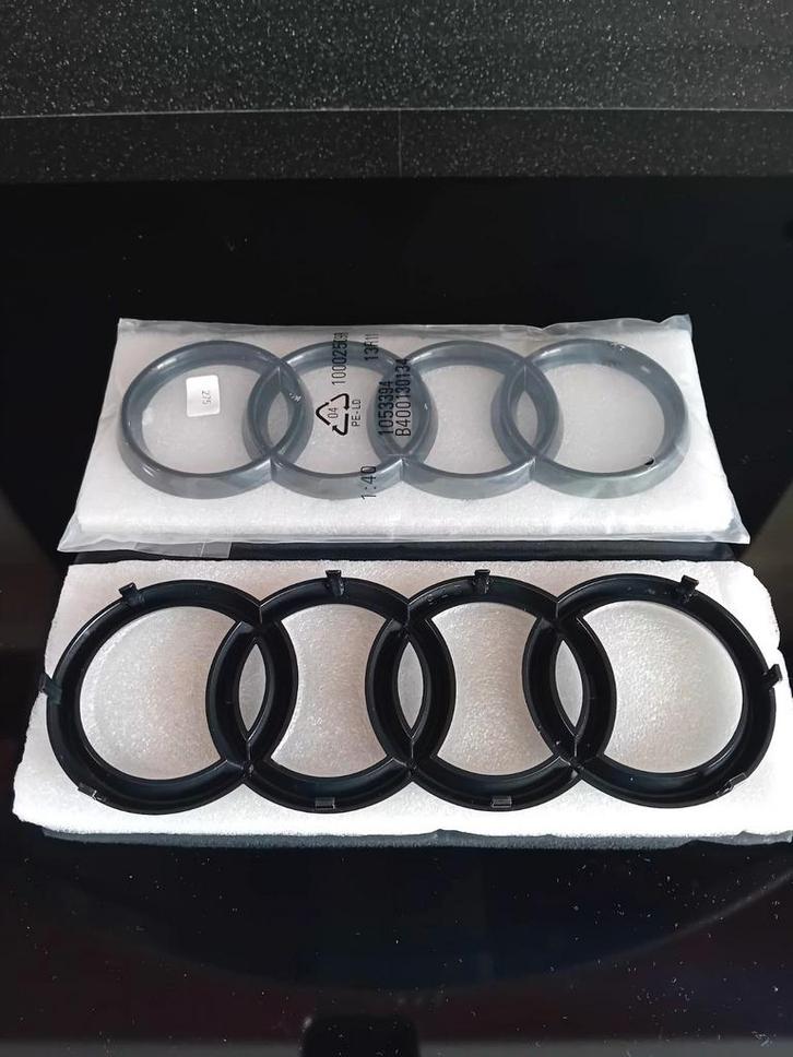 AUDI Glossy Black Grill Logo!!, Auto diversen, Tuning en Styling, Ophalen of Verzenden