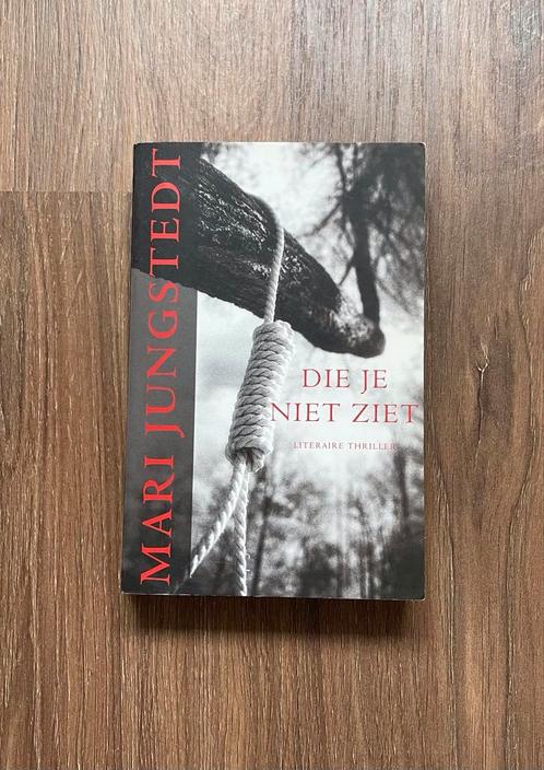 Die je niet ziet - Mari Jungstedt, Boeken, Thrillers, Zo goed als nieuw, Nederland, Ophalen of Verzenden
