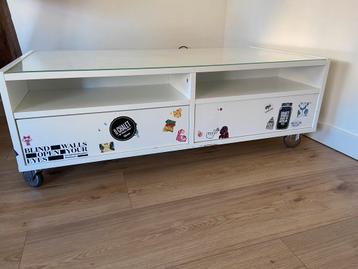 Tv-meubel/ladekastje op wieltjes