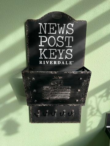 Riverdale bord beschikbaar voor biedingen