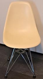 Kinderstoel Eames DSR Junior, Kinderen en Baby's, Ophalen, Zo goed als nieuw, Stoel(en)