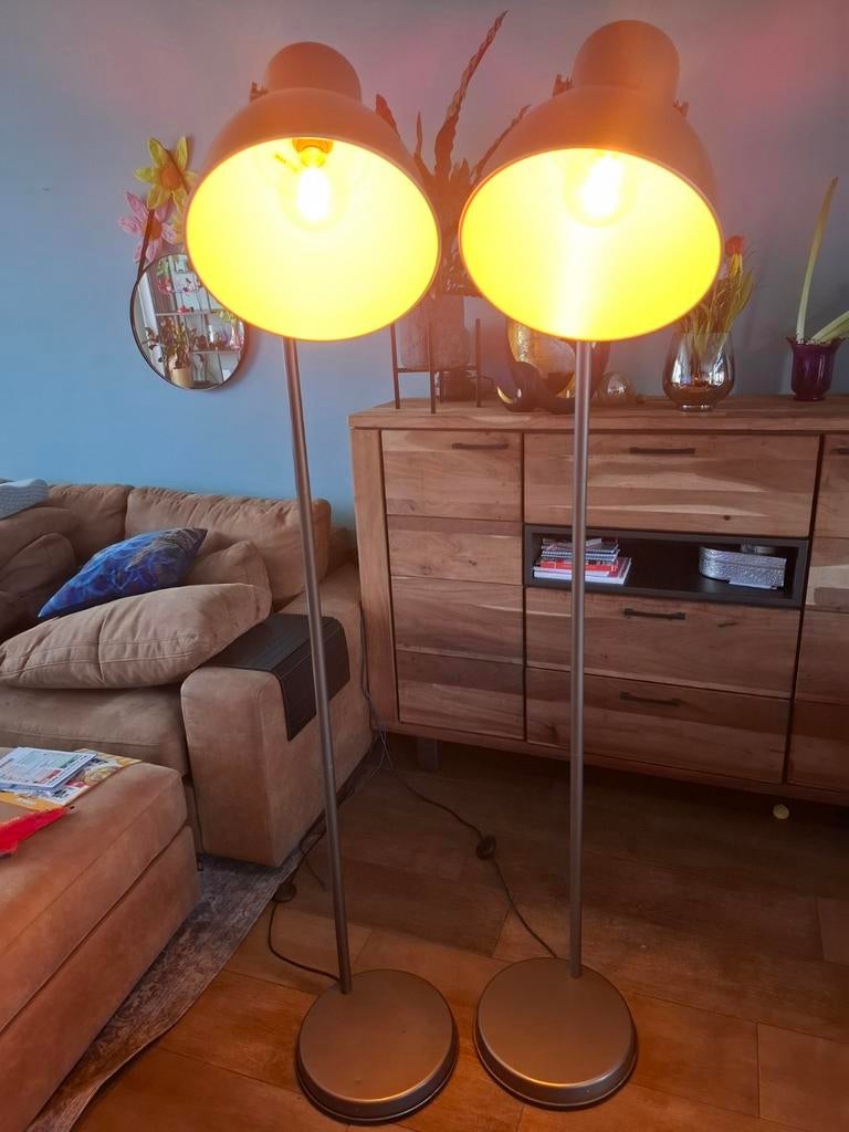 2 Ikea Hektar vloerlampen bronze, Ophalen, Gebruikt, Metaal, Modern