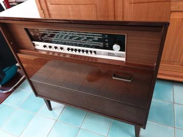 Te koop: Vintage radiomeubel met platenspeler. beschikbaar voor biedingen