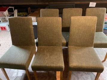 6 groene stoelen beschikbaar voor biedingen