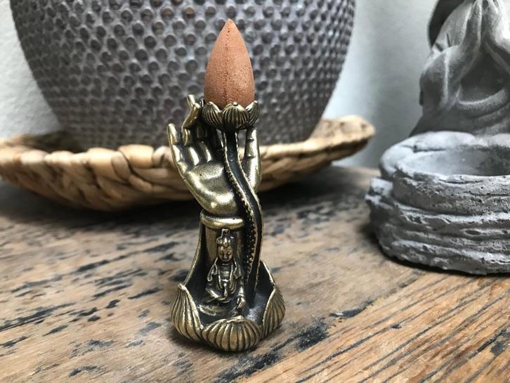 Lotus bloem boeddha hand met lotusbloem wierookbrander, Huis en Inrichting, Woonaccessoires | Kandelaars en Kaarsen, Nieuw, Kandelaar