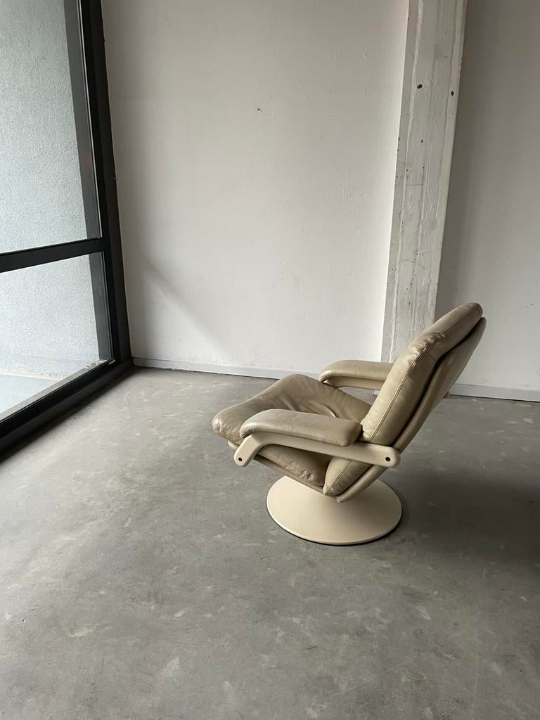 1 beige leolux vintage jaren 80 draaistoel leder post modern, Huis en Inrichting, Fauteuils, Ophalen, ., 75 tot 100 cm, Zo goed als nieuw