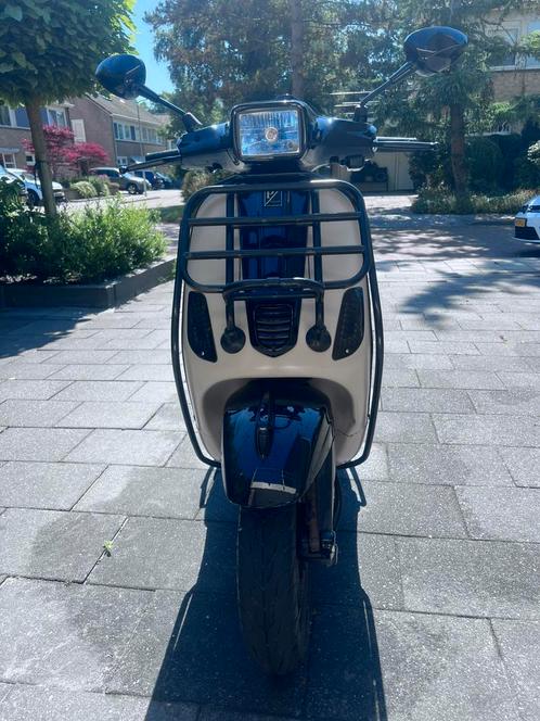 Vespa sprint custom paint job, Fietsen en Brommers, Scooters | Vespa, Gebruikt, Vespa S, Maximaal 25 km/u, Benzine, Ophalen