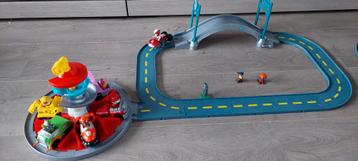 Paw patrol baan met 6 auto's, uitkijk en brug