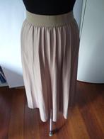 Mooie maxi beige glanzende plissé rok van Vila, mt M, Kleding | Dames, Maat 38/40 (M), Beige, Vila, Ophalen of Verzenden