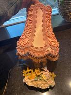 Vintage Roze Tafellamp met Figuren, Huis en Inrichting, Ophalen, Gebruikt, Stof, Minder dan 100 cm