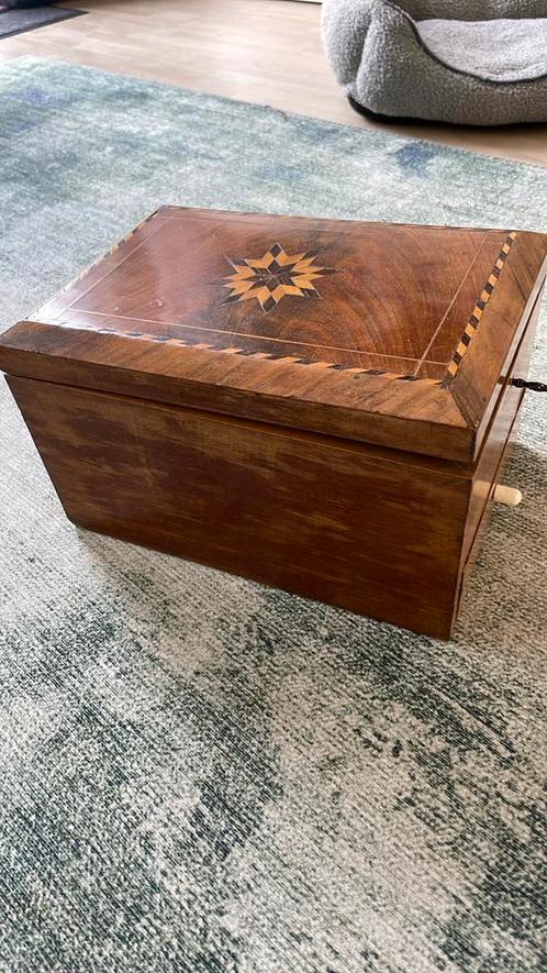 Antiek kistje met hout ingelegd, Huis en Inrichting, Woonaccessoires | Kisten, Gebruikt, Minder dan 50 cm, Minder dan 50 cm, Minder dan 50 cm