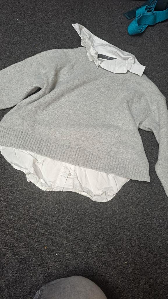 Leuke grijze trui met wit kraagje, Kleding | Dames, Truien en Vesten, Zo goed als nieuw, Maat 34 (XS) of kleiner, Grijs, Ophalen of Verzenden