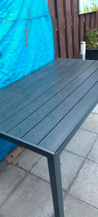 hardkunstof tuintafel beschikbaar voor biedingen