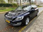 Volvo V60 D6 Twin Engine 288pk Geartronic AWD Plug In Hybrid, Auto's, Automaat, 1800 kg, Euro 6, Blauw
