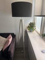 Vloerlamp driepoot Brelight Karl wit metaal en grijze kap, Ophalen, Zo goed als nieuw, Metaal, 150 tot 200 cm