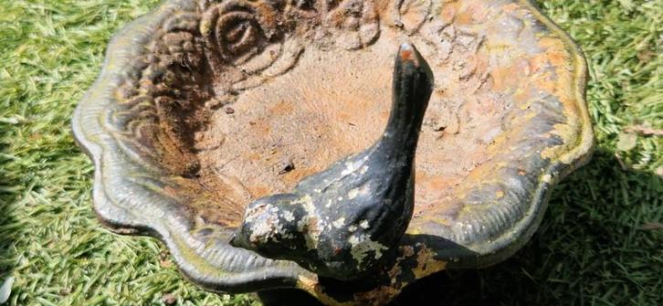 Gietijzeren vogel drink bakje (brocante), Tuin en Terras, Vogelhuisjes en Vogelbaden, Gebruikt, Ophalen of Verzenden