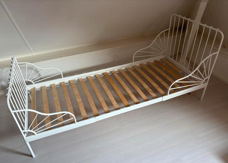 IKEA Meegroeibed - Wit Metaal, Huis en Inrichting, Slaapkamer | Bedden, Zo goed als nieuw, Eenpersoons, 80 cm, 200 cm, Metaal